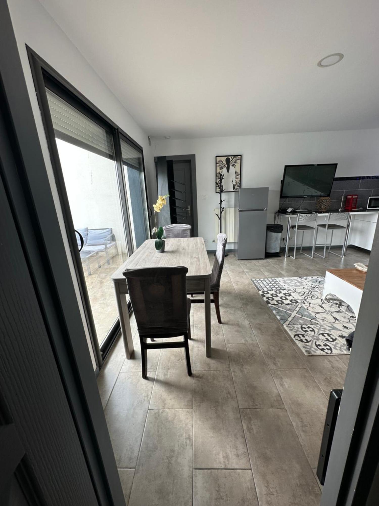 Superbe Appartement Avec Piscine Et Spa Privatif Villeneuve-lès-Béziers エクステリア 写真