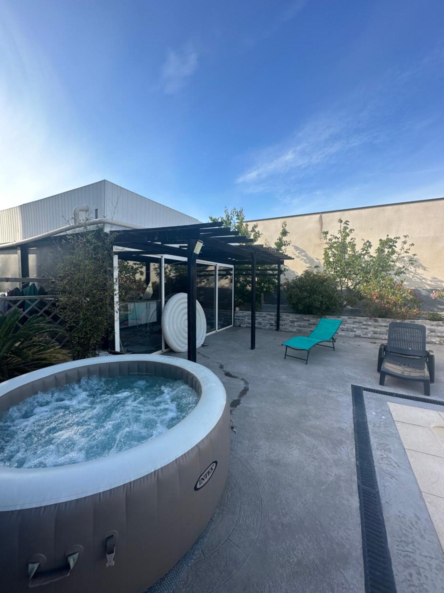 Superbe Appartement Avec Piscine Et Spa Privatif Villeneuve-lès-Béziers エクステリア 写真